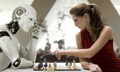 robot jugando a ajedrez con una mujer